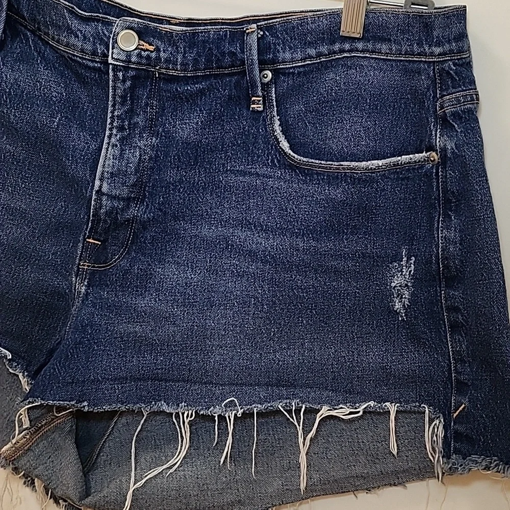 Good American '90s Cutoff Distressed Denim Shorts Blue Size 16